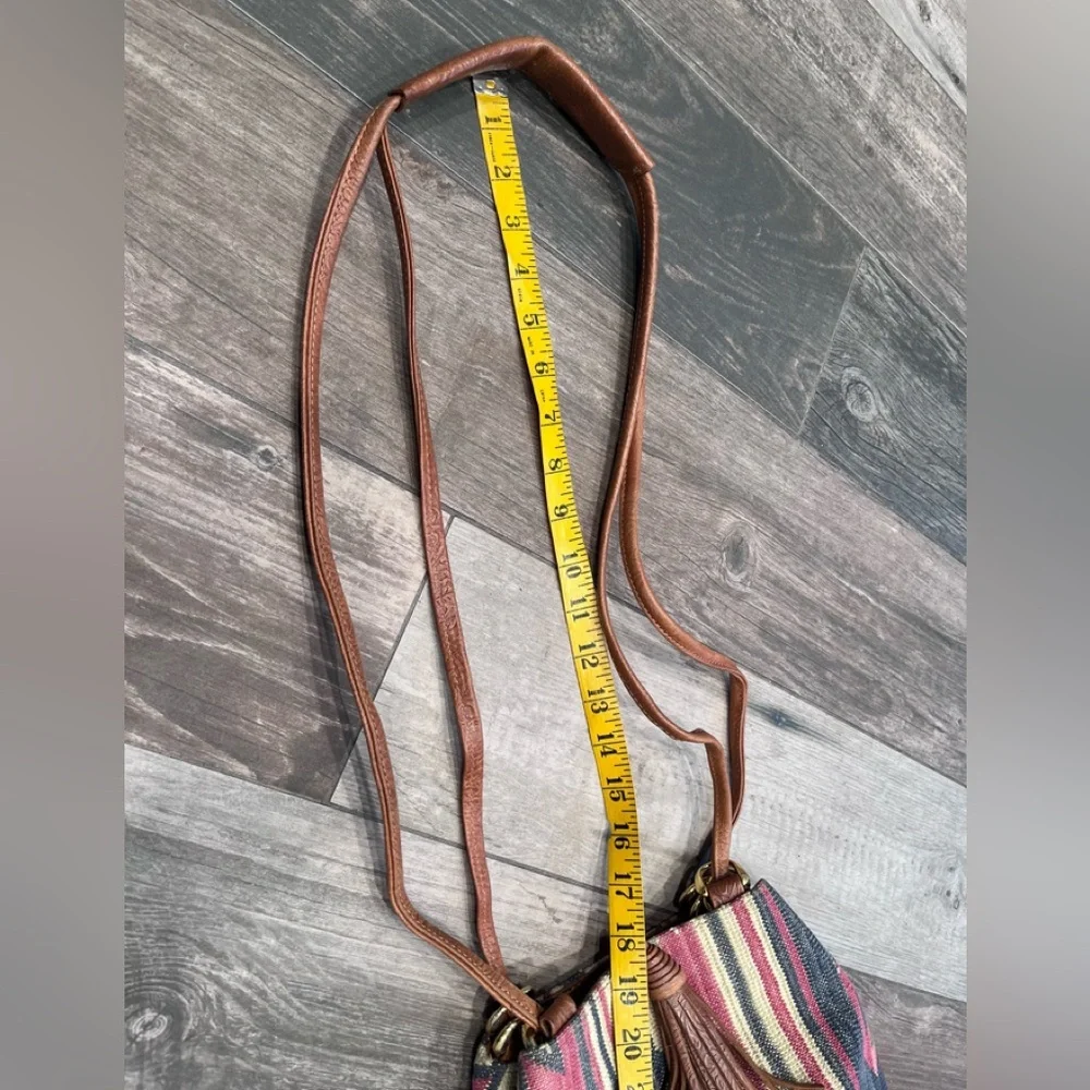 VINTAGE BOHO Western Kilim Crossbody Bucket Bag Leather Embossed Strap & Tassel - Picture 10 of 11